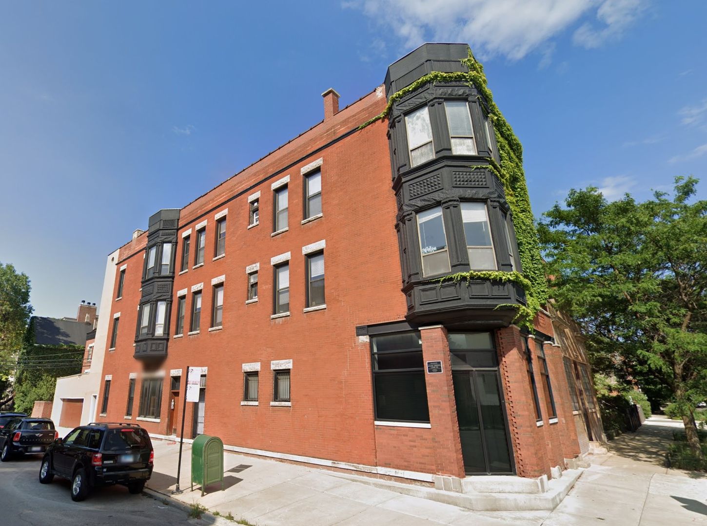 Chicago Apartment: 1801 N Bissell St