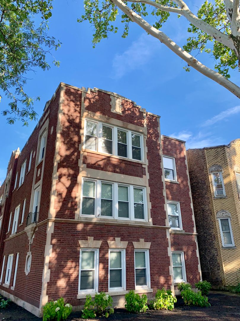 Chicago Apartment: 3319-21 W Catalpa Ave