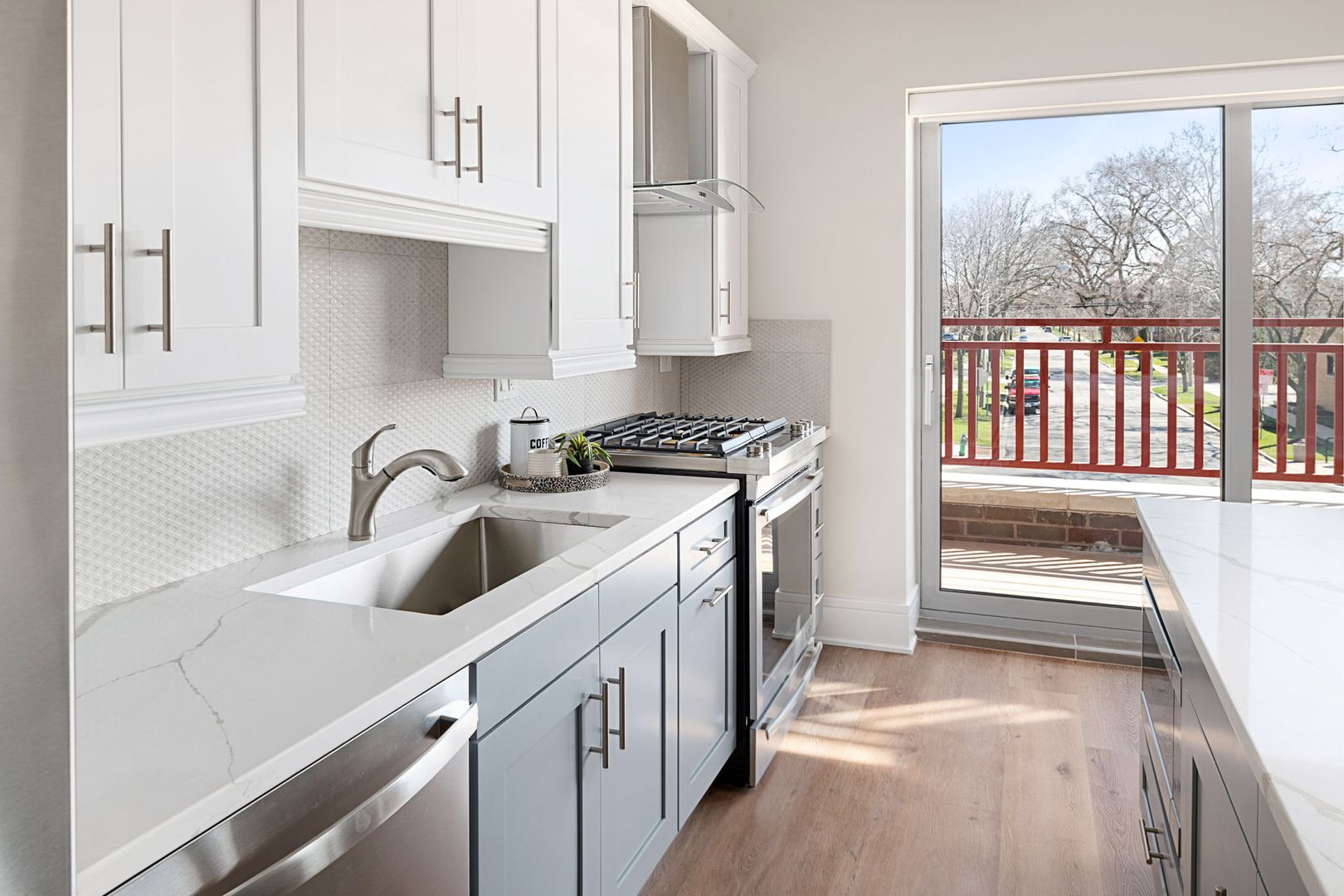Chicago Apartment: 1610 North Normandy Avenue