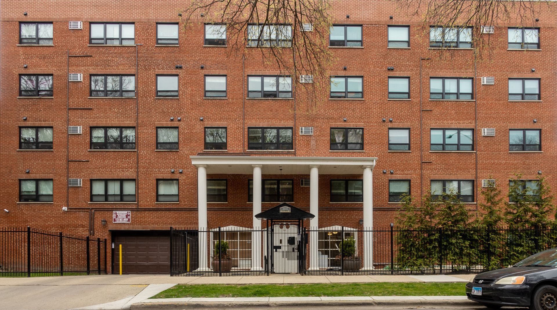 Chicago Apartment: 1111 W. Hollywood Ave.