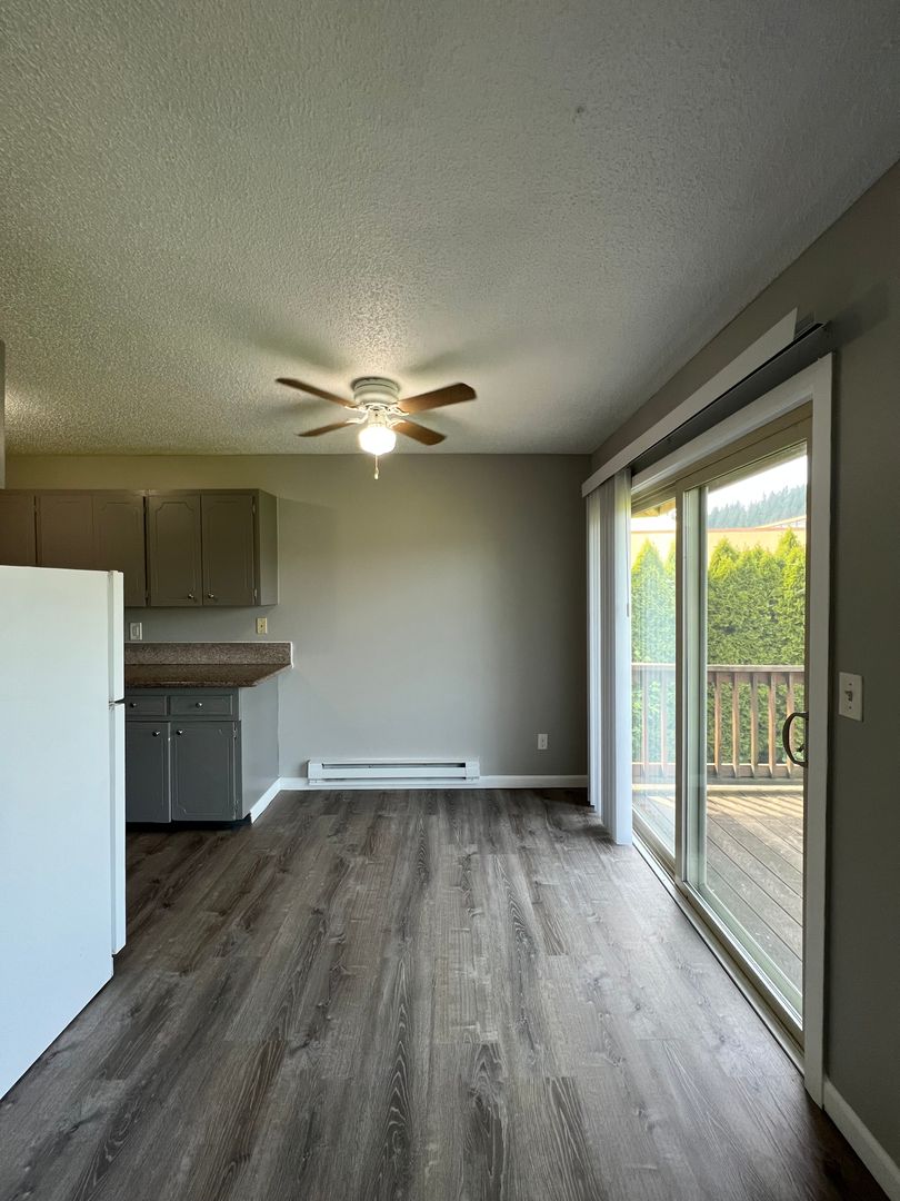 Portland Apartment: 11111-11151 SE Bush St.