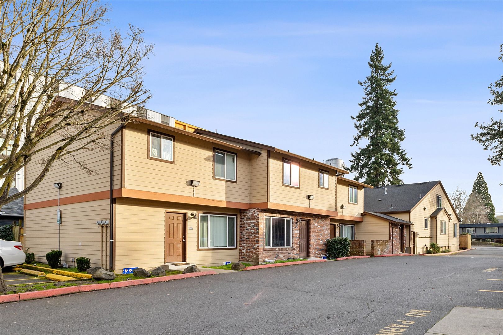 Portland Apartment: 9801-9823 NE Glisan St.