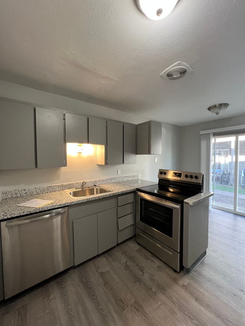 Portland Apartment: 635-741 SE 182nd