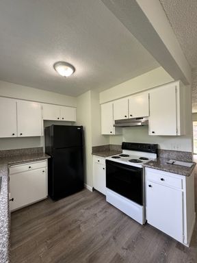 2 BED 1 BATH @ SHANNON APARTMENTS *$500 DEPOSIT – photo 1