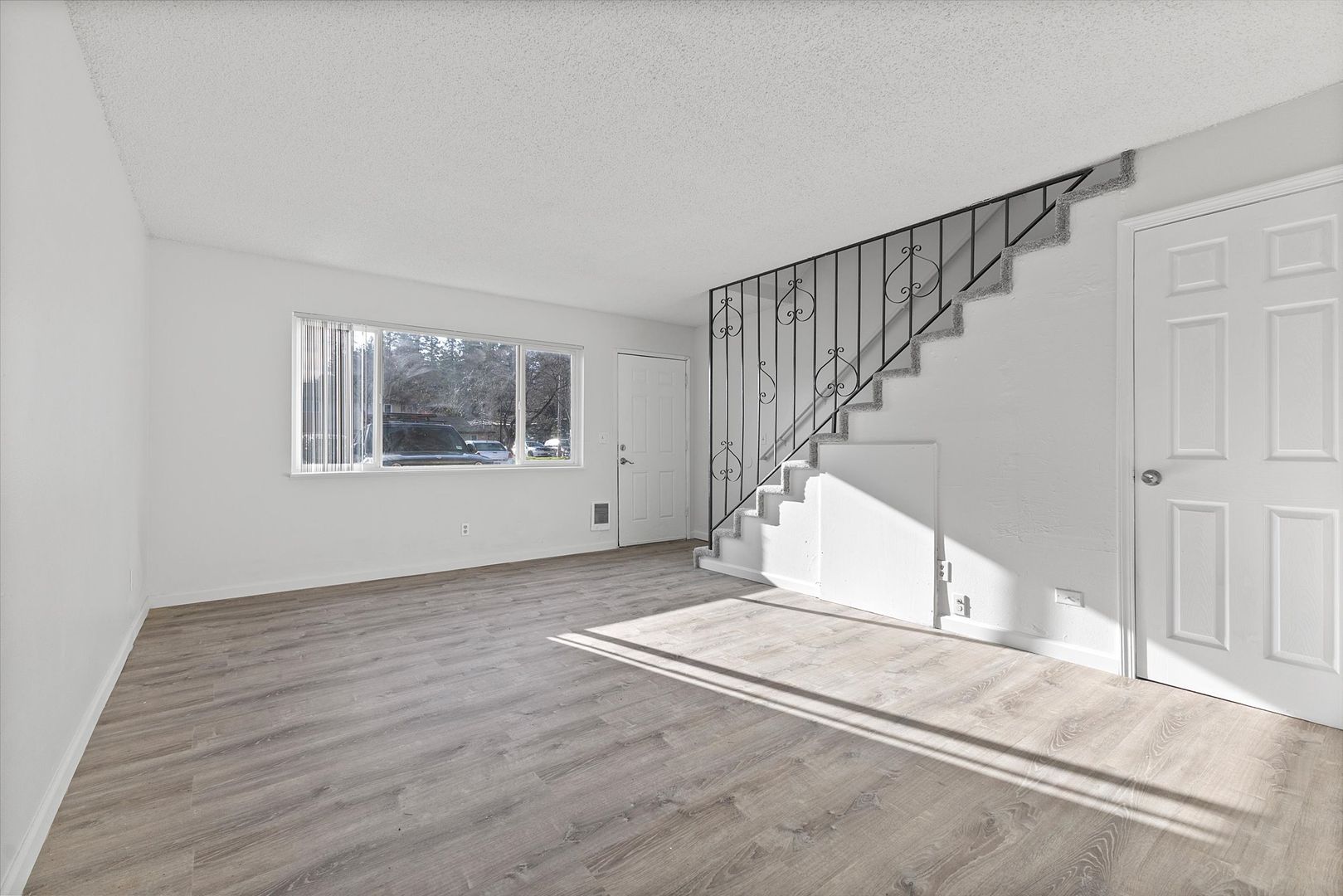 Portland Apartment: 878 SE 187th