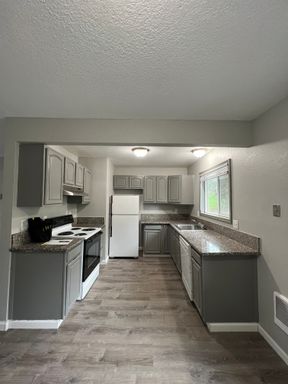 3 BED 2 BATH @ SHANNON APARTMENTS *$500 DEPOSIT – photo 1
