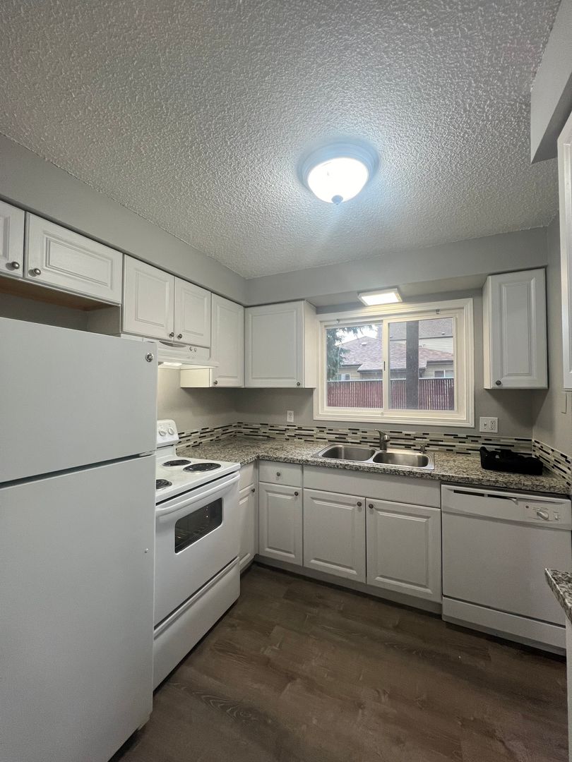 Portland Apartment: 15851-15881 E. Burnside St.