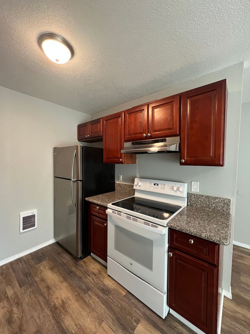 Portland Apartment: 9801-9823 NE Glisan St.