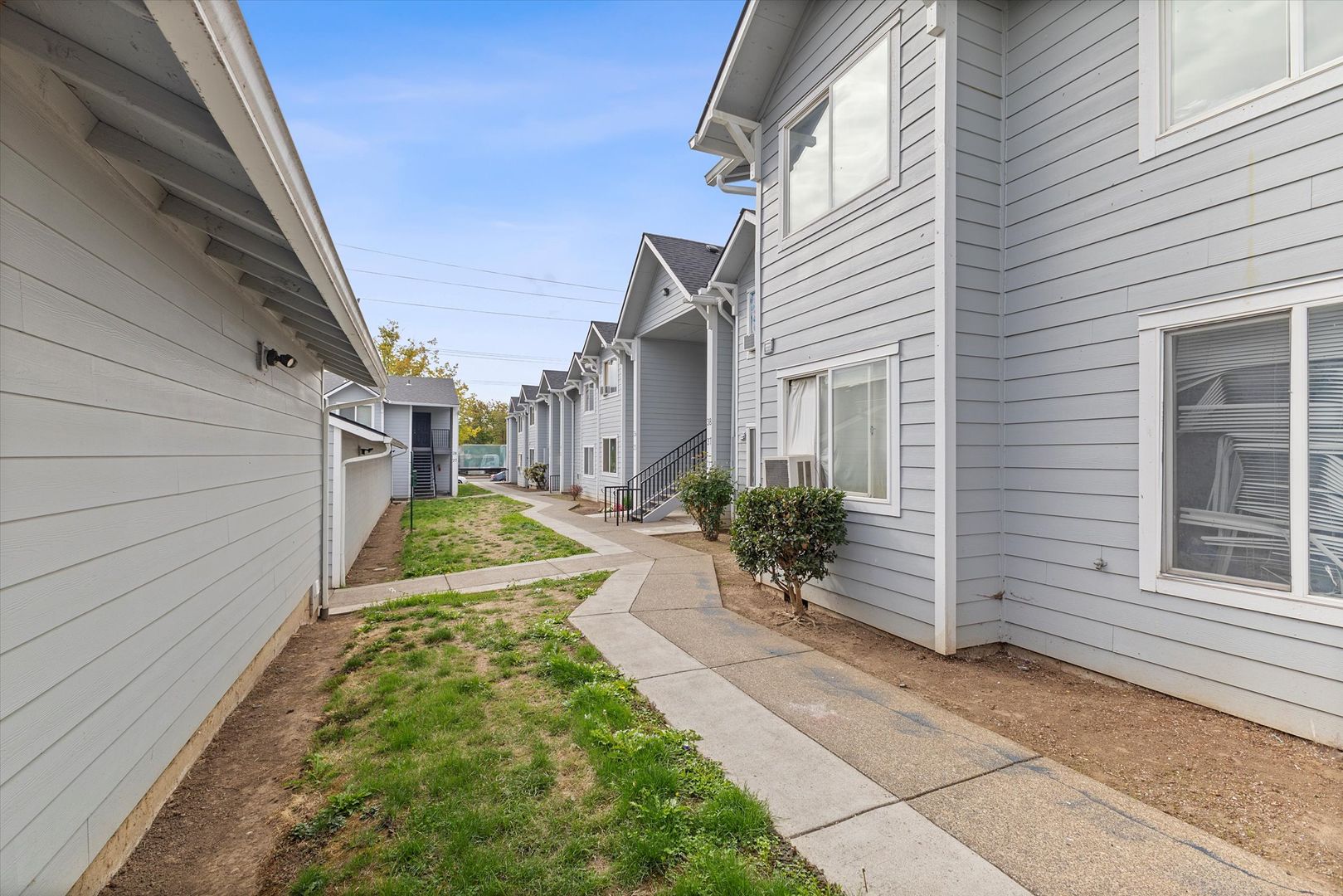 Portland Apartment: 16031, 16033, 16039 & 16055 SE Stark St.
