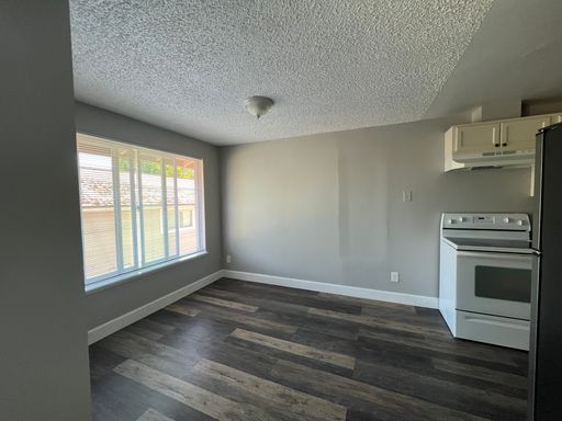 2 BED 1 BATH @ GREENVIEW VILLAGE $500 DEPOSIT – photo 1