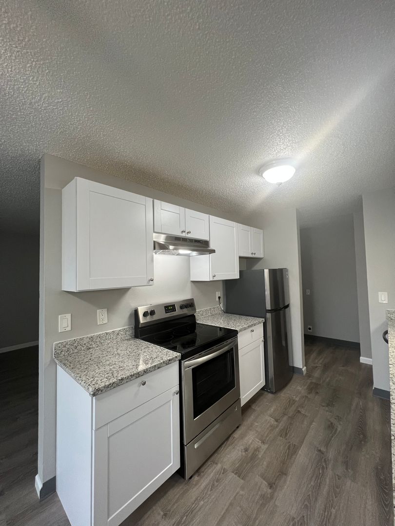 Portland Apartment: 533-615 SE 160th Ave.