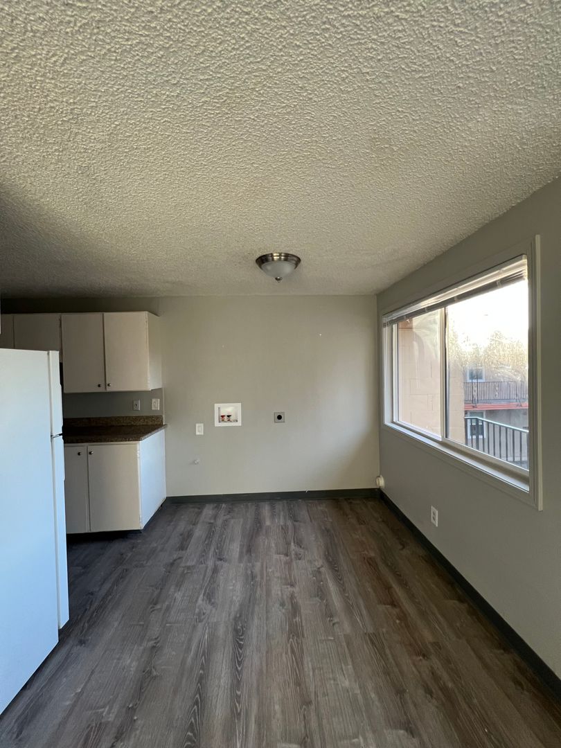 Portland Apartment: 203 SE 162nd