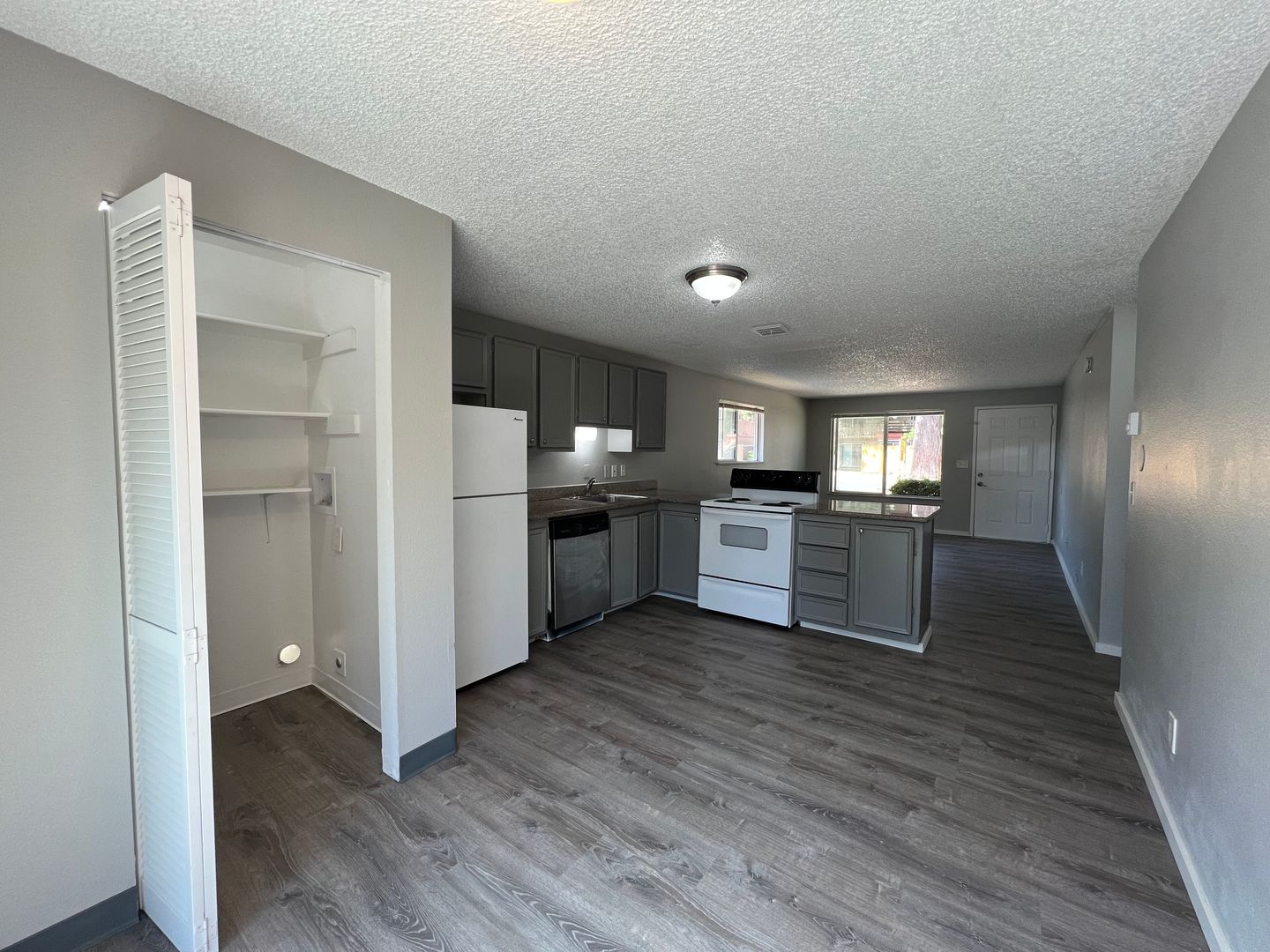 Portland Apartment: 720 SE 187th