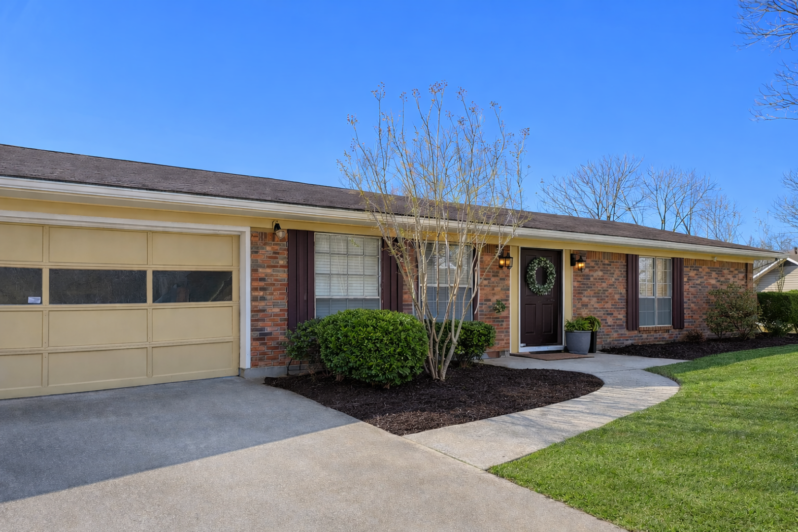 Starkville House: 205 Dogwood Dr