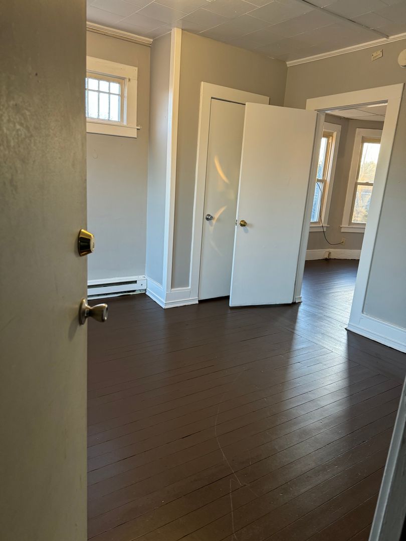 Springfield Apartment: 76 Sorrento Street