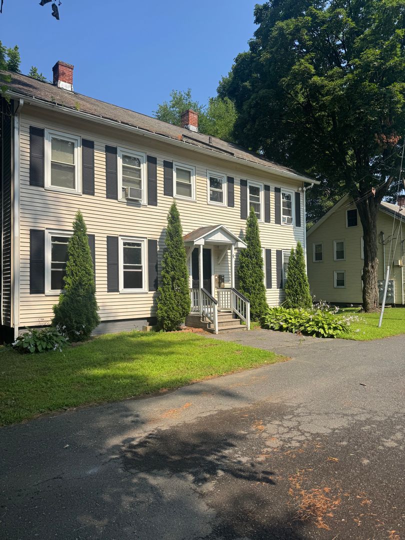 Westfield Apartment: 5 Littles Court