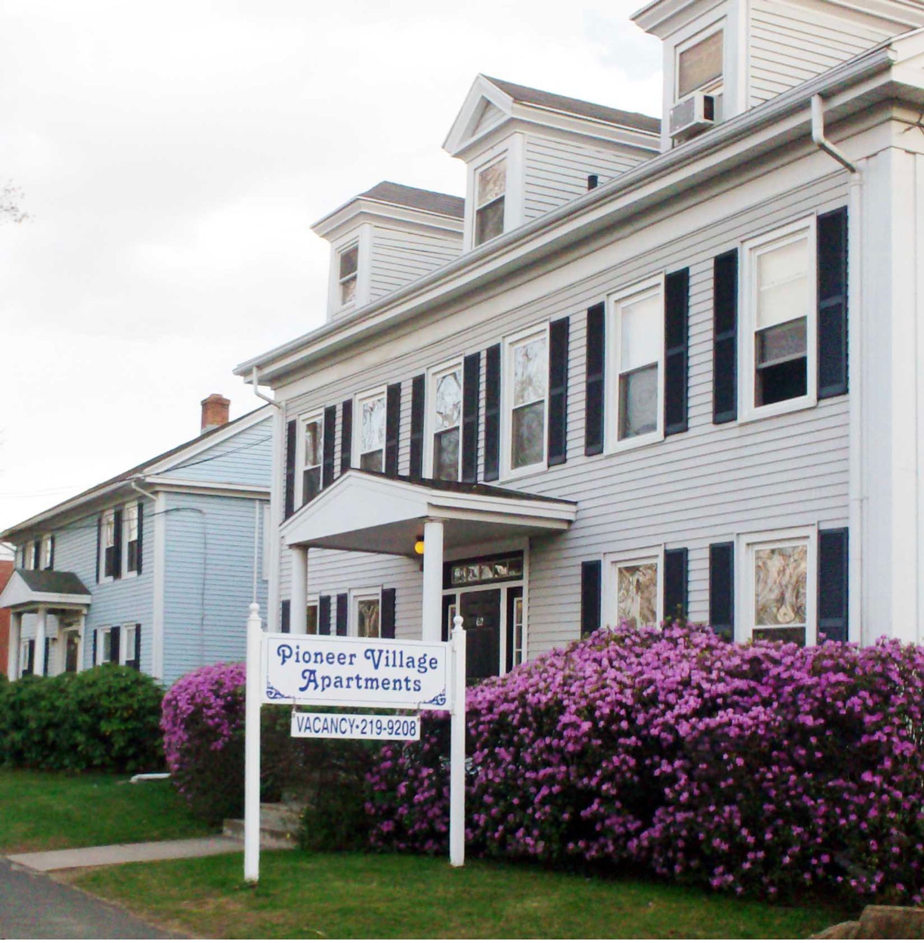 Pioneer Village Yellow 4-unit bld 2. - 62 Franklin Street