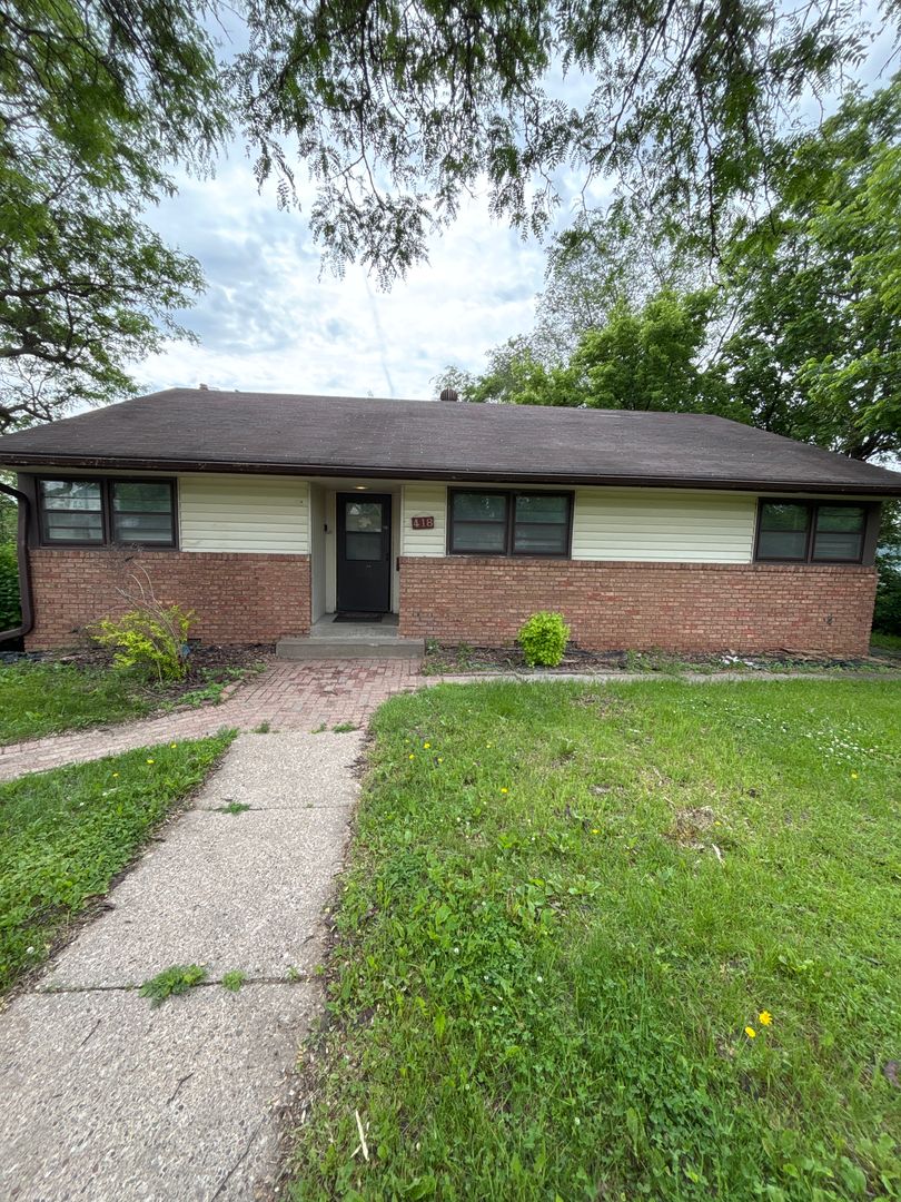 St. Paul House: 418 Wheelock Parkway W.