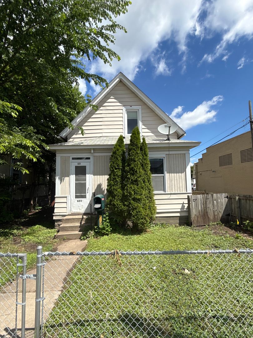 St. Paul House: 623 Maryland Ave E