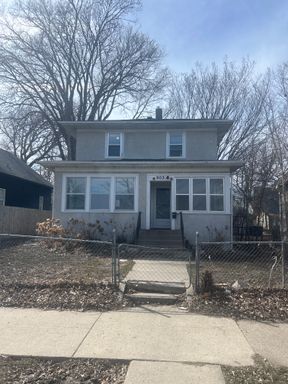 Gorgeous single family home! 4 Bed 2 Bath House Available 10/01/24 – photo 1