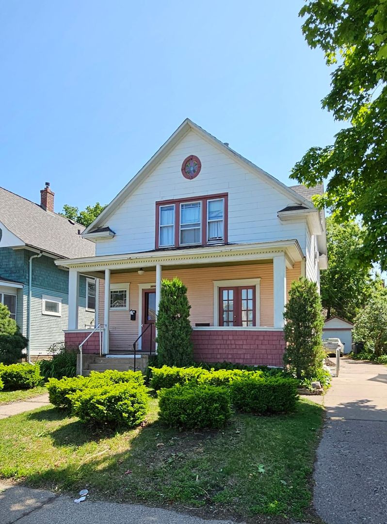 Minneapolis House: 1090 13th ave SE