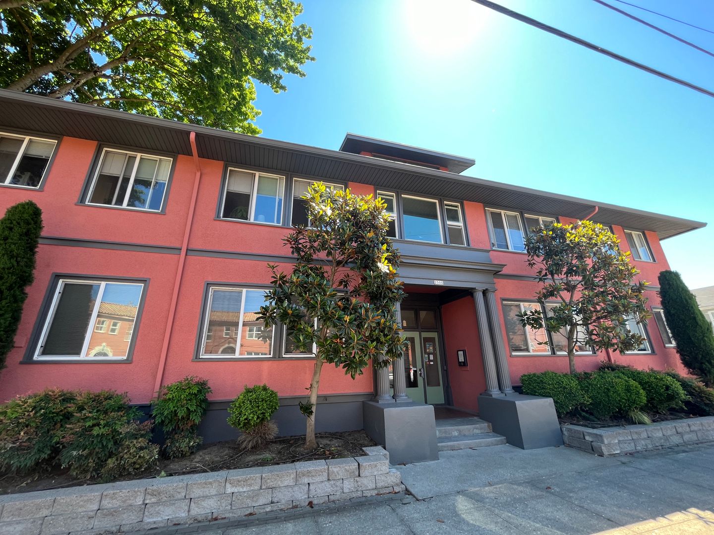 Portland Apartment: 2500-2504 NE Hoyt St