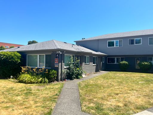 Large 2-Bedroom w/Off-Street Parking Space! Faux Hardwood Floors & Pet Friendly! – photo 1