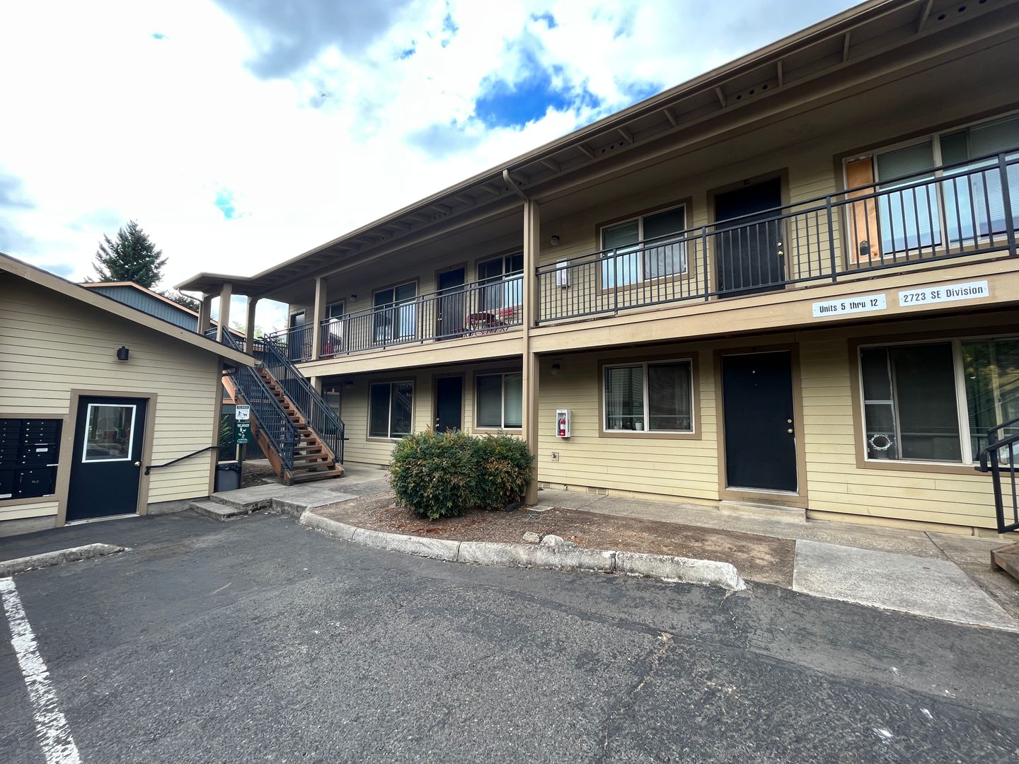 Division Apartments by Star Metro