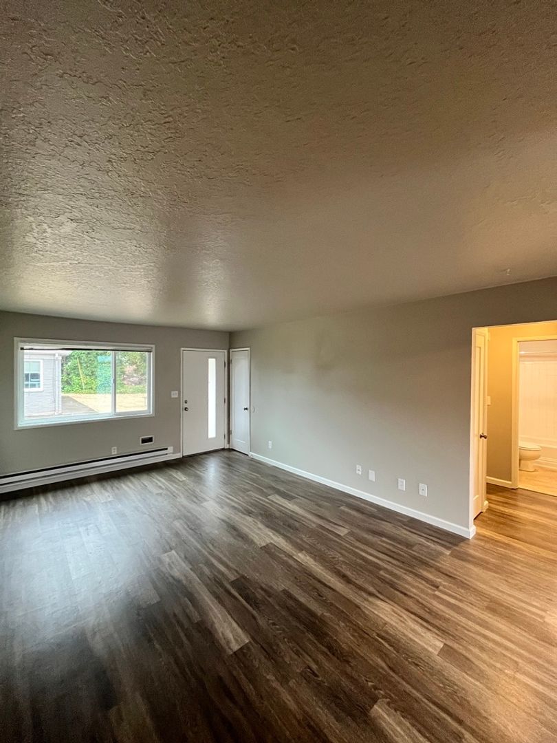 Rivercrest Apartments 6 of 12
