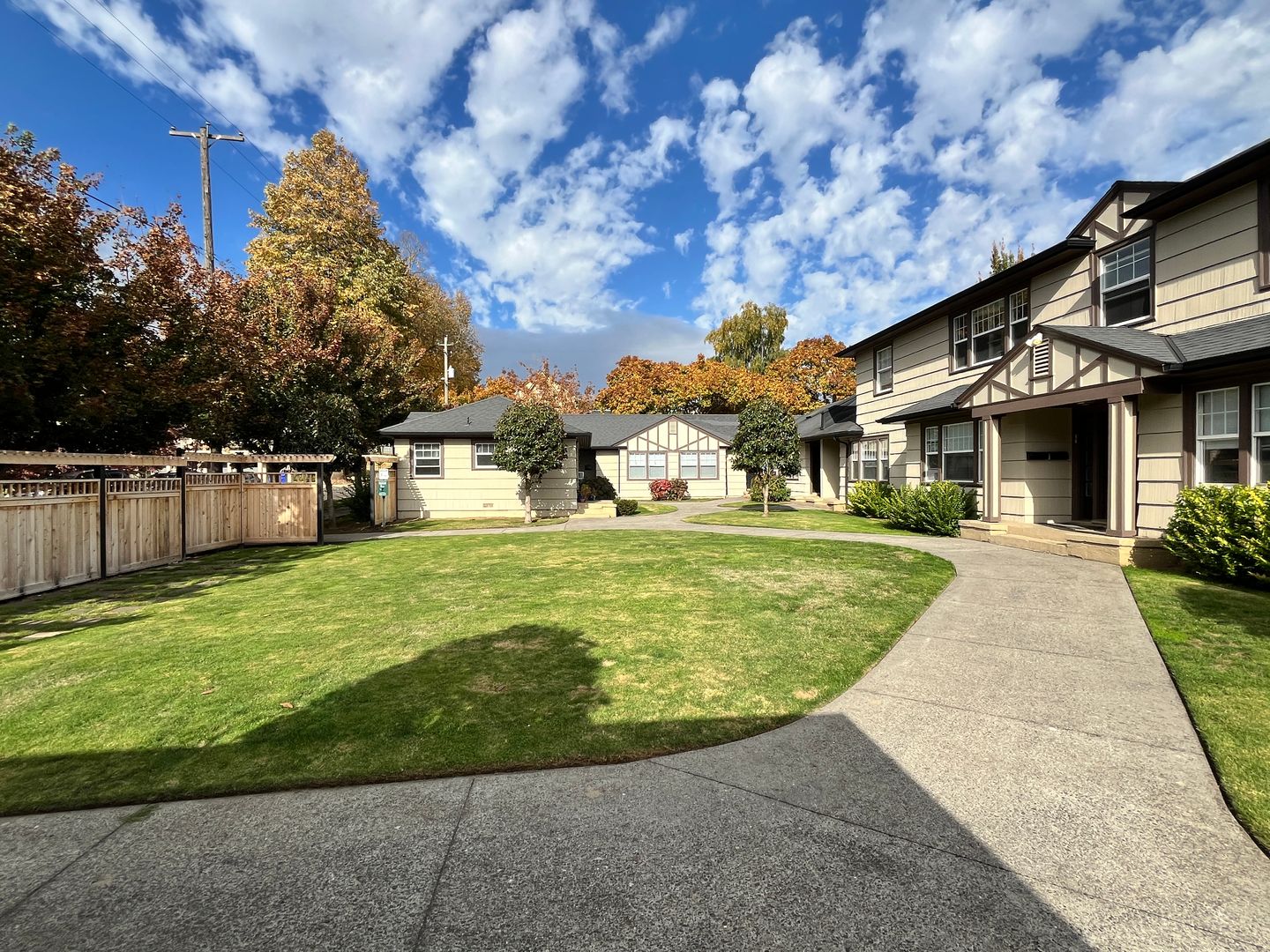 Portland Apartment: 2430 NE 9th Ave