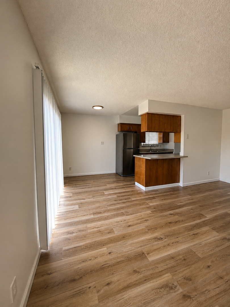 Bakersfield Apartment: 1405 White Lane