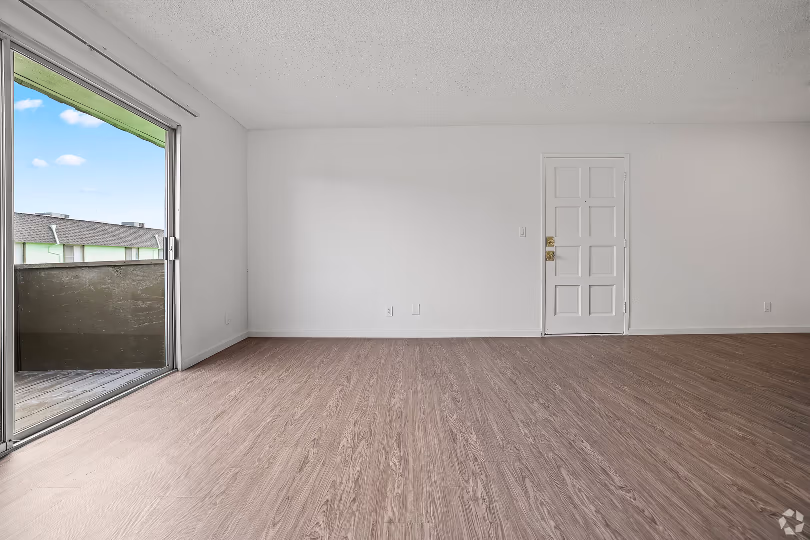 Stockton Apartment: 1350 Buckingham Way