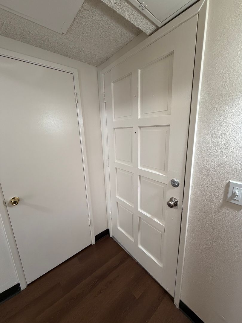 Tulare Apartment: 656/700 E. Prosperity Ave