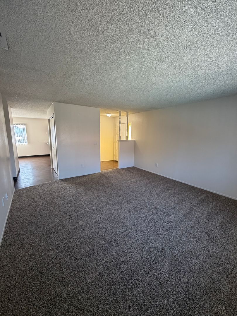 Tulare Apartment: 656/700 E. Prosperity Ave