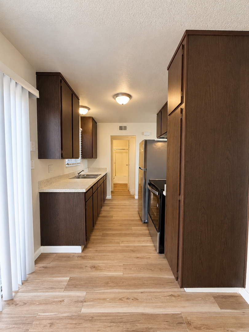 Bakersfield Apartment: 1405 White Lane