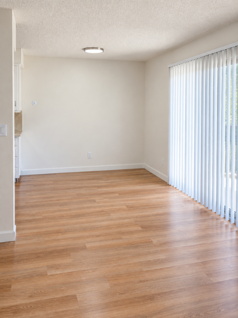 Tulare Apartment: 656/700 E. Prosperity Ave