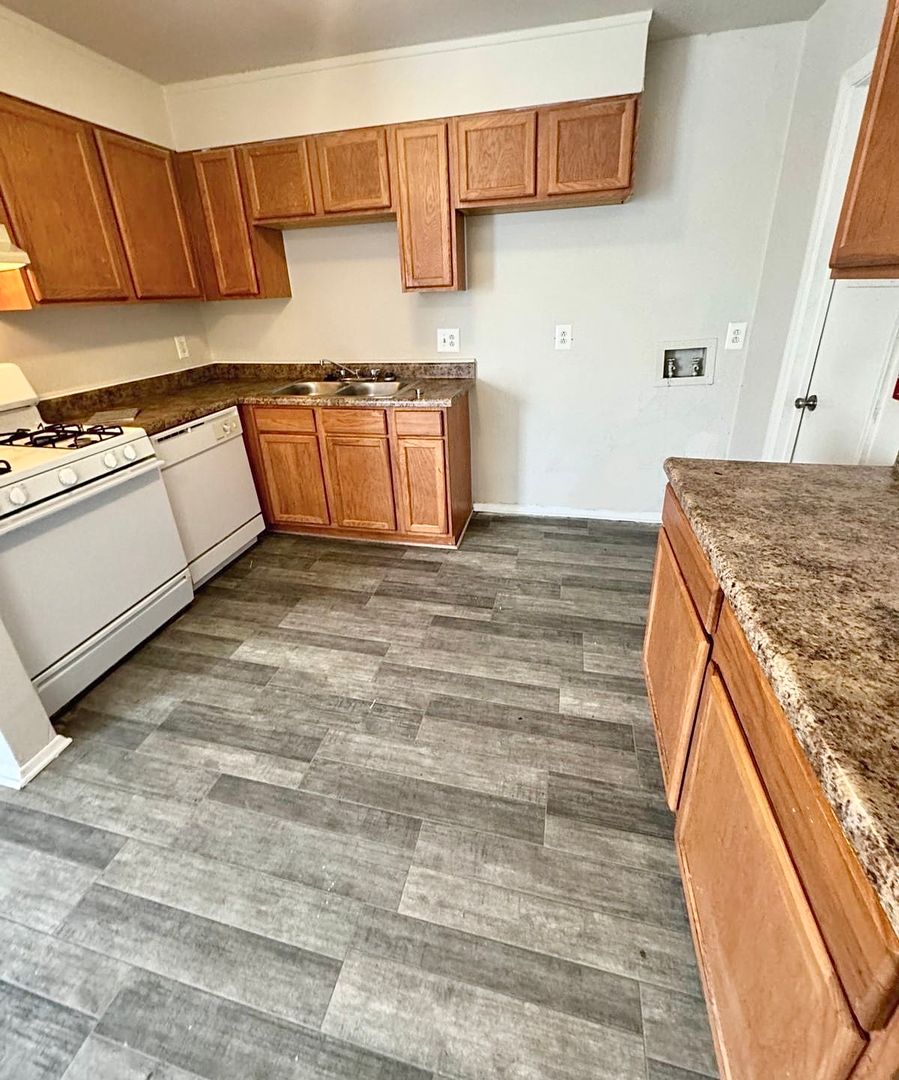 Portsmouth Apartment: 840 Lancer Drive