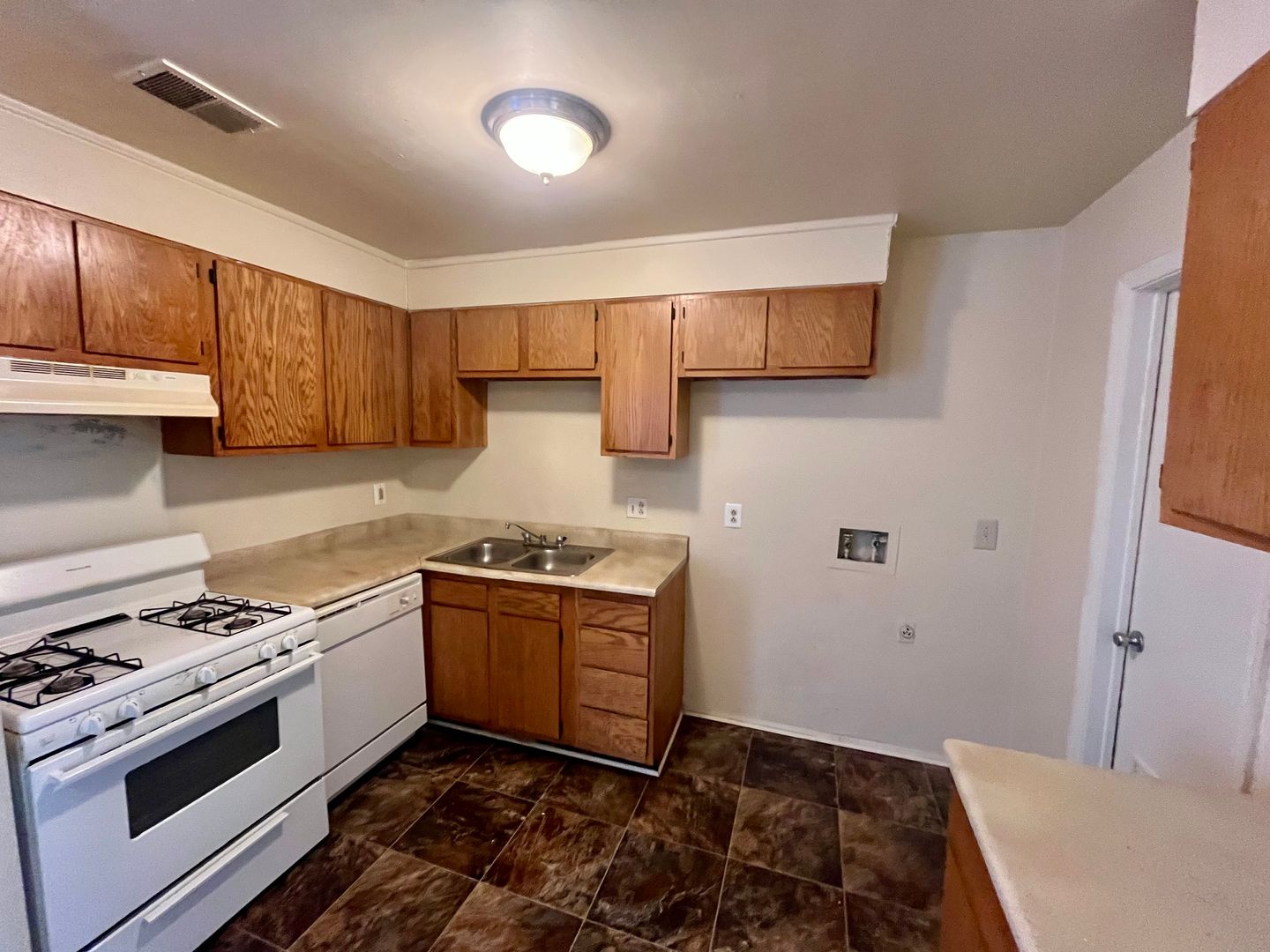 Portsmouth Apartment: 840 Lancer Drive