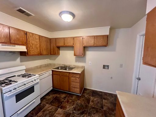 Charming 2-Bedroom Townhome for Rent in Portsmouth, VA 23701 – photo 1