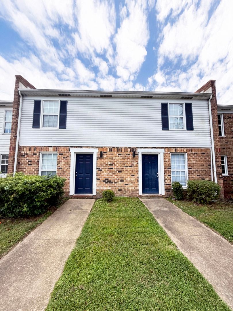 Portsmouth Apartment: 840 Lancer Drive