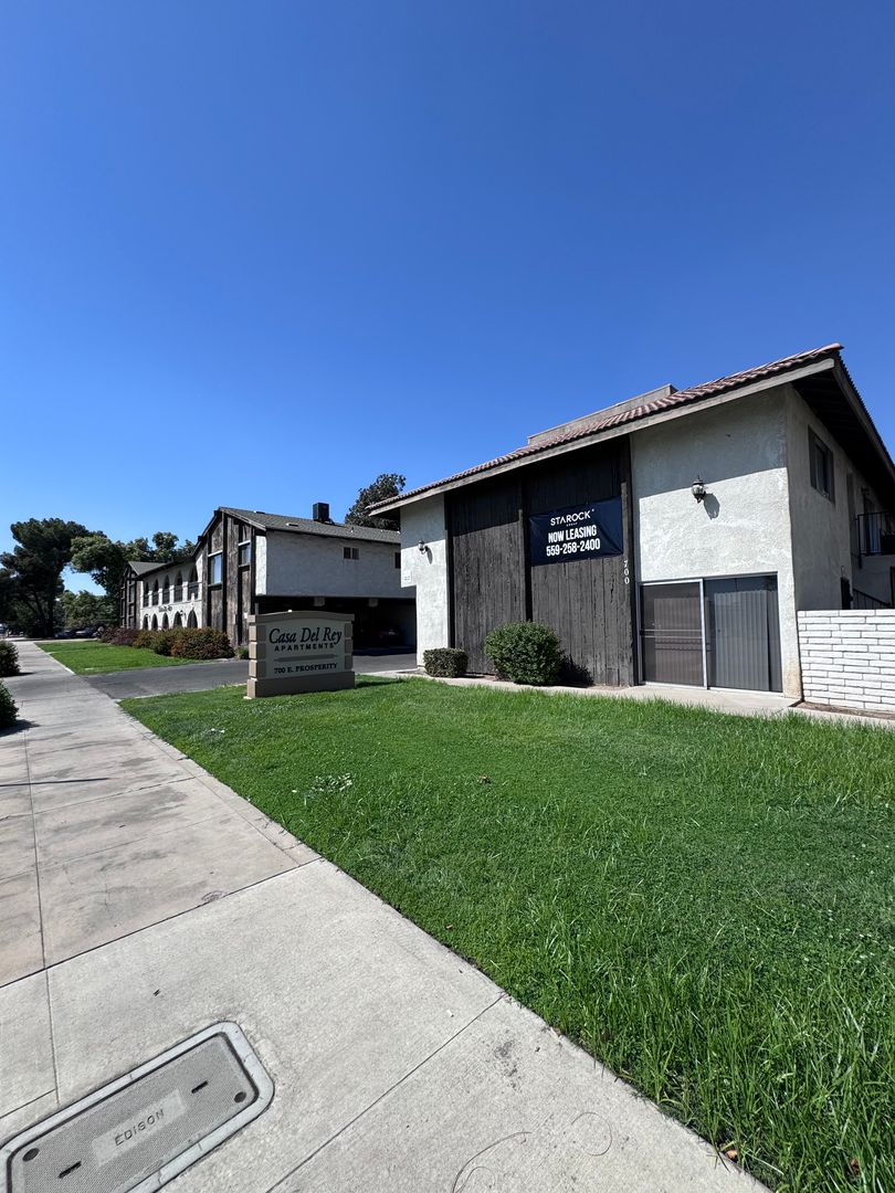 Tulare Apartment: 656/700 E. Prosperity Ave