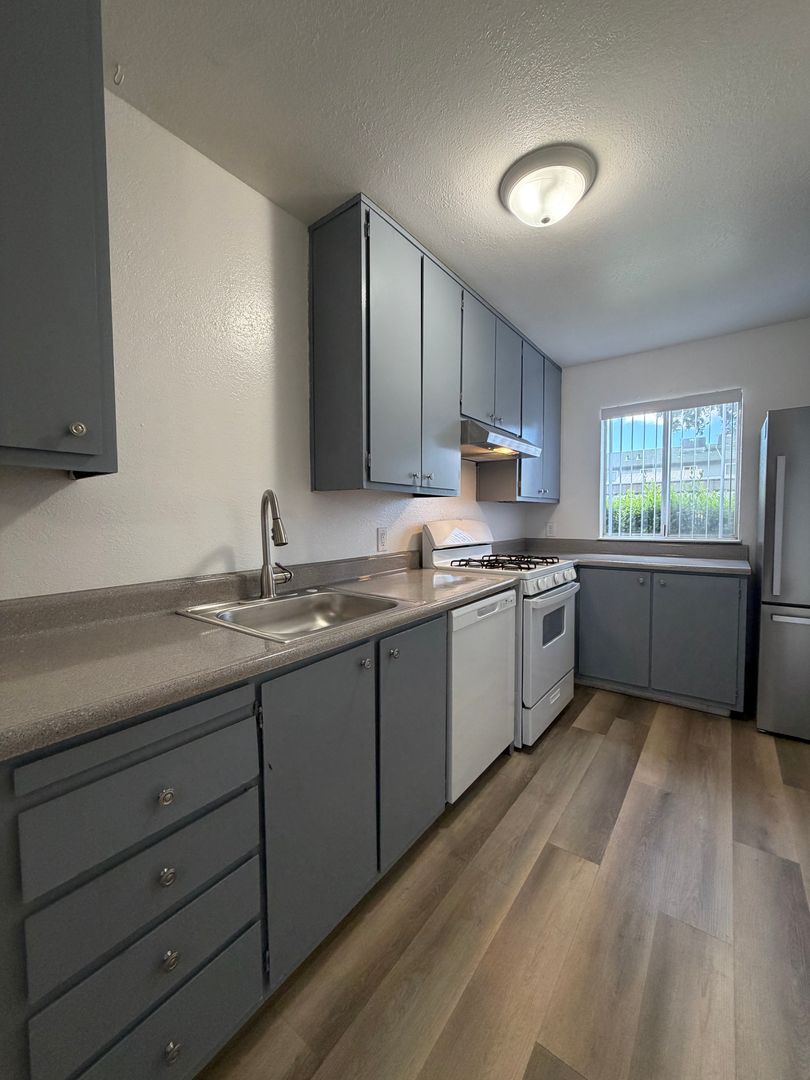 Yuba City Apartment: 200 Park Avenue