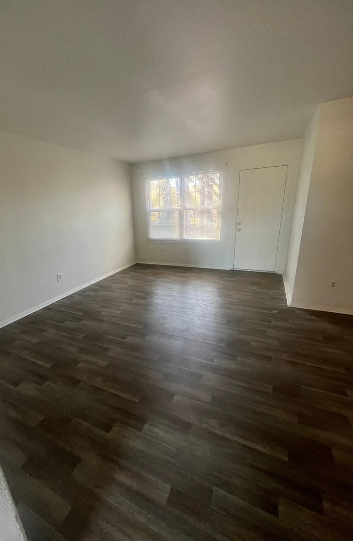 Portsmouth Apartment: 840 Lancer Drive