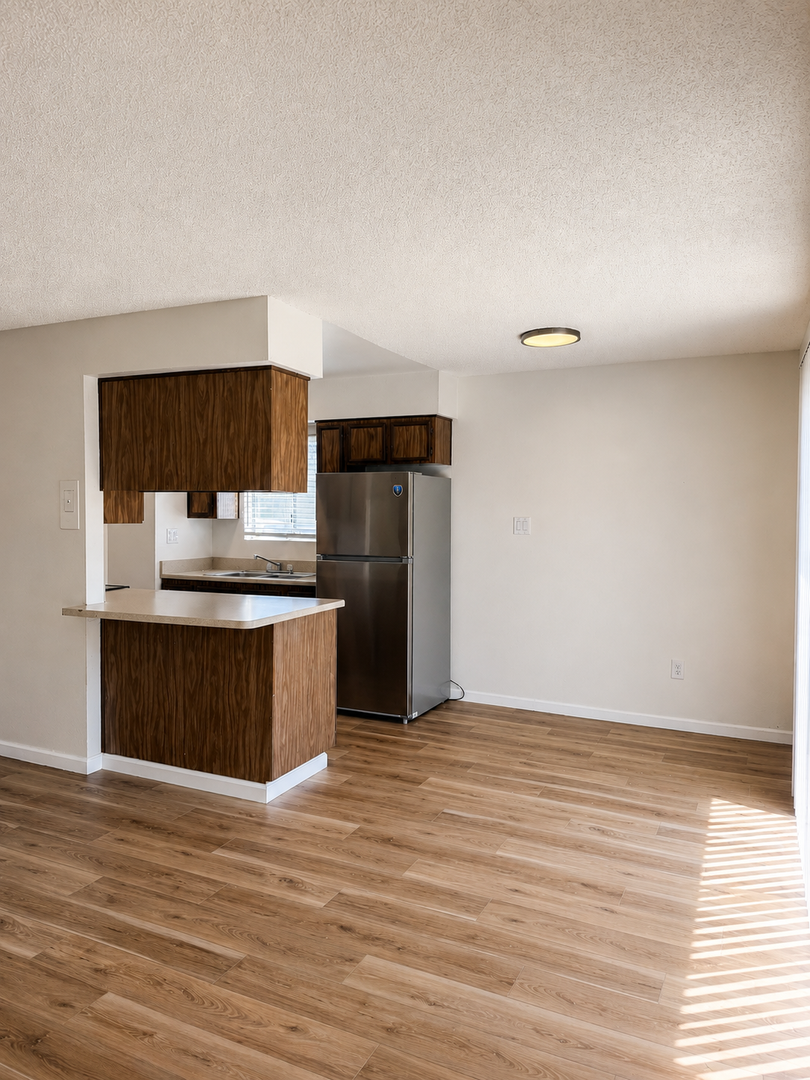 Bakersfield Apartment: 1405 White Lane