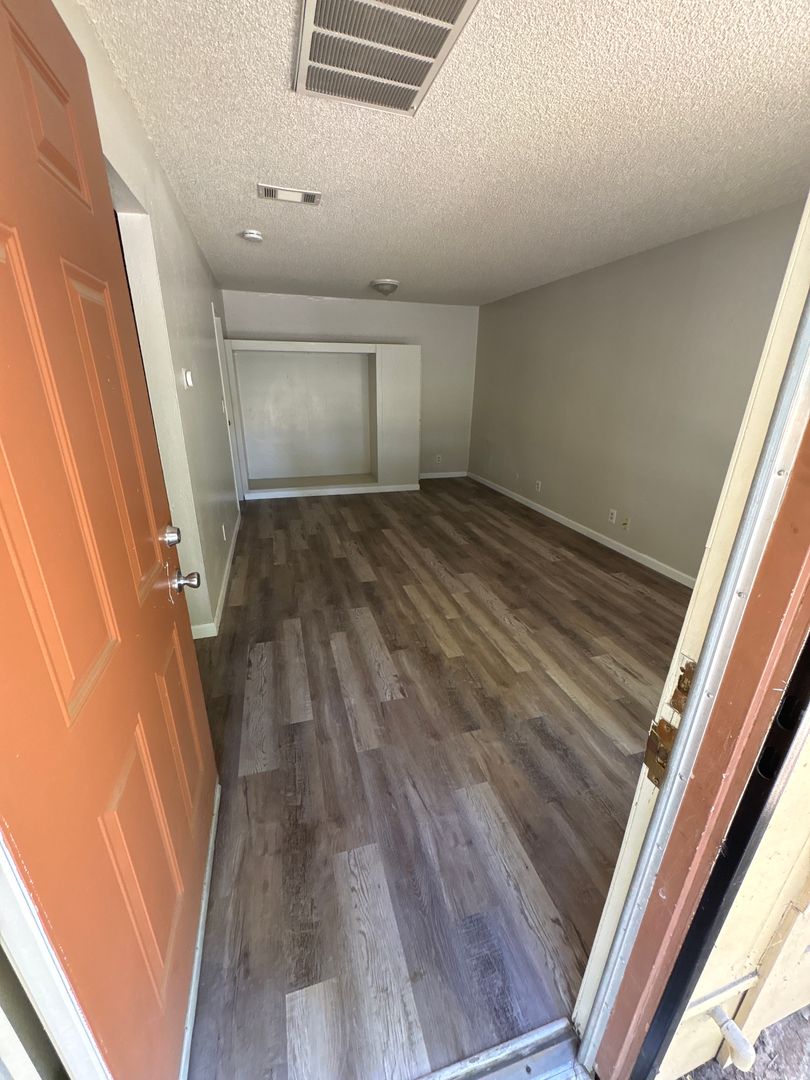 Merced Apartment: 147 Brookdale Drive