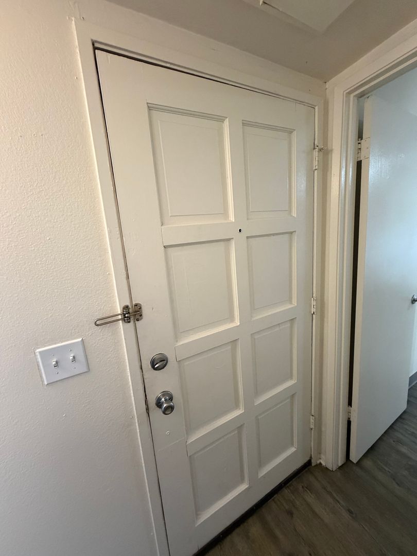 Tulare Apartment: 656/700 E. Prosperity Ave