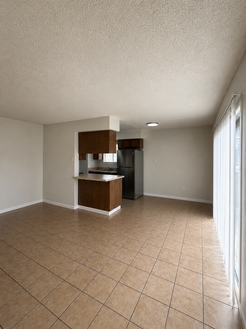 Bakersfield Apartment: 1405 White Lane