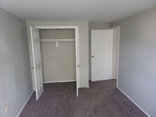 Spacious Four‑Bedroom Home with Large Yard and Easy Commuter Access – photo 1