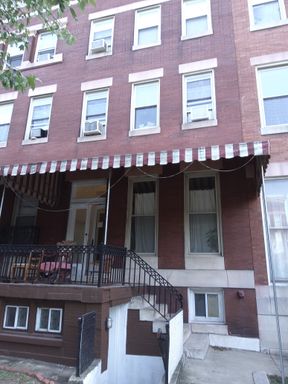 Large One Bedroom with Den In Charles Village – photo 1