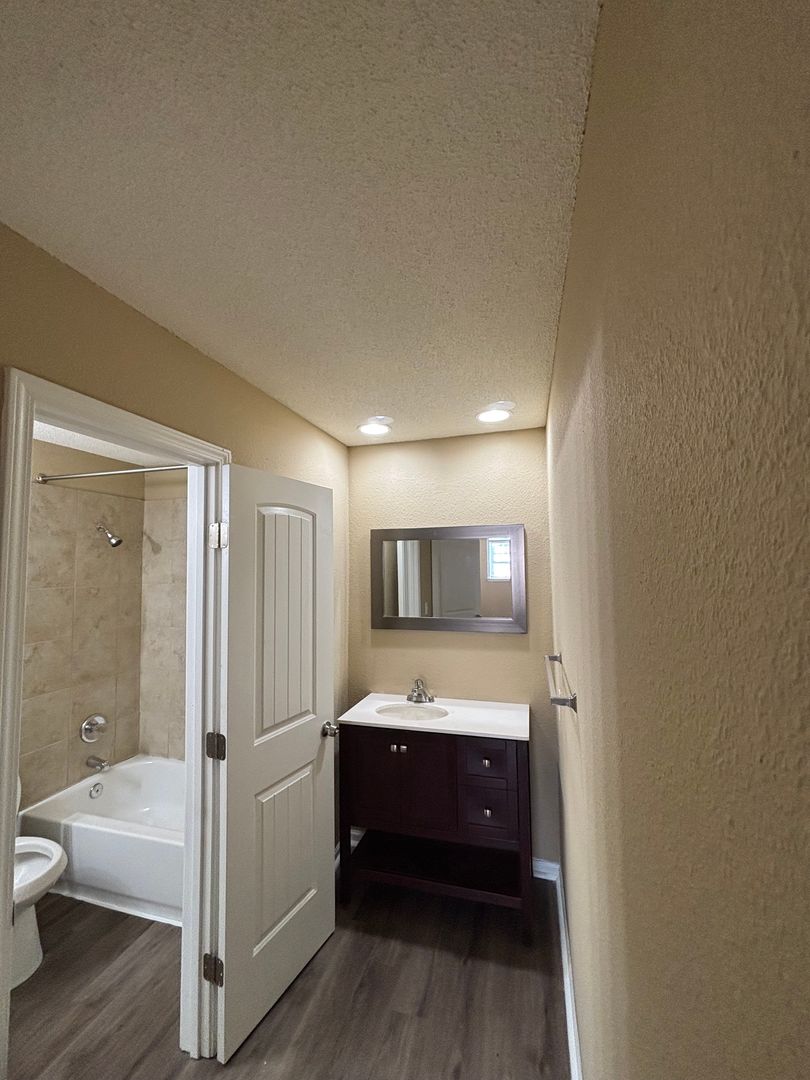 Independence House: 1033-4 S Brookside Ave